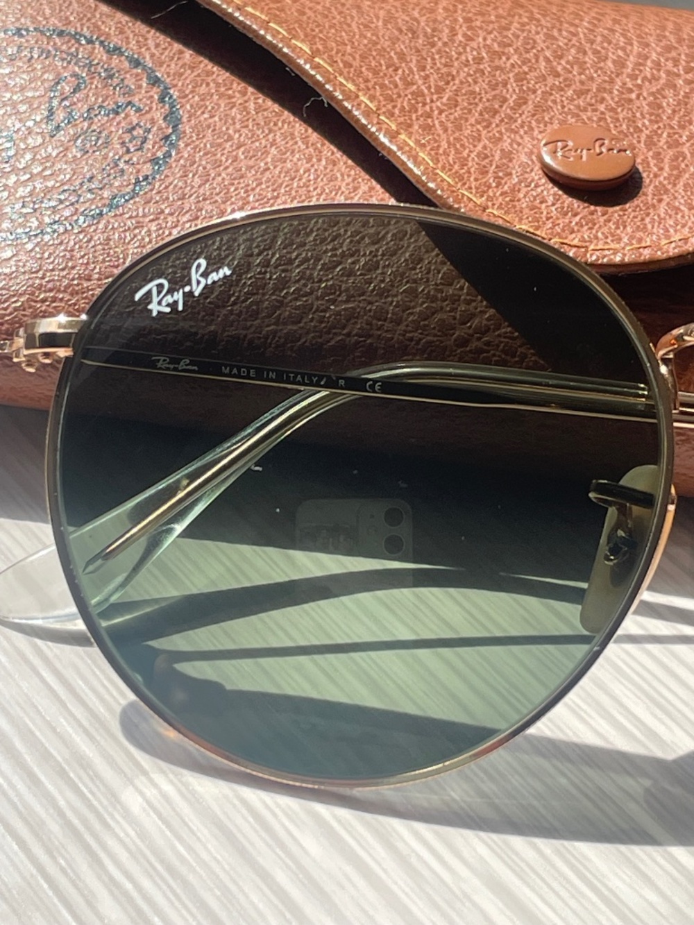 Ray-Ban Round Metal Sunglasses in Arista Gold with Green lenses and Leather Case - Picture 5 of 9